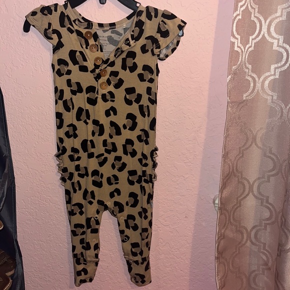 Posh Peanut Other - Posh peanut beautiful romper 9-12 months